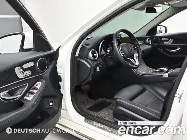Mercedes-Benz C-Class 2019 — Photo 4/20