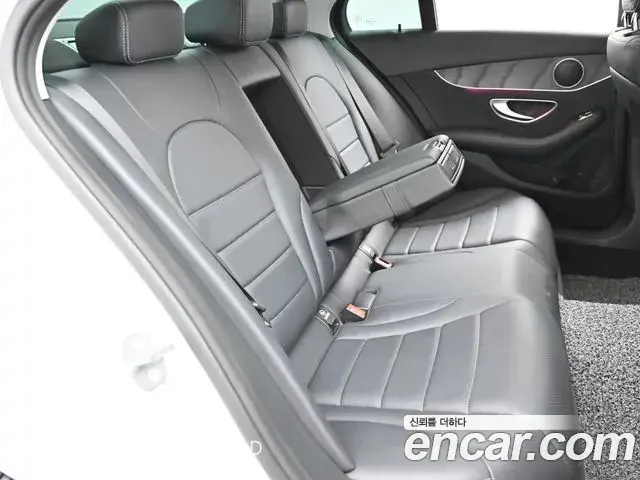 Mercedes-Benz C-Class 2019 — Photo 11/20