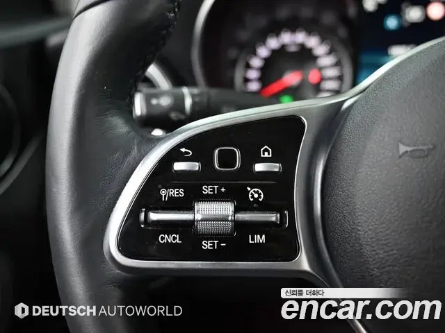 Mercedes-Benz C-Class 2019 — Photo 6/20
