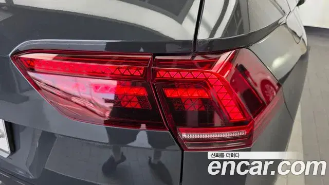 Volkswagen Tiguan 2019 — Photo 1/33