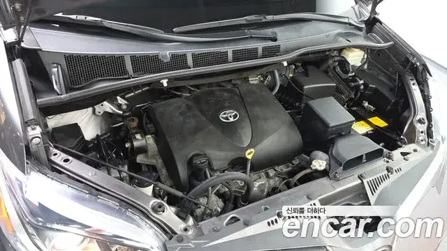 Toyota Sienna 2019 — ფოტო 2/33