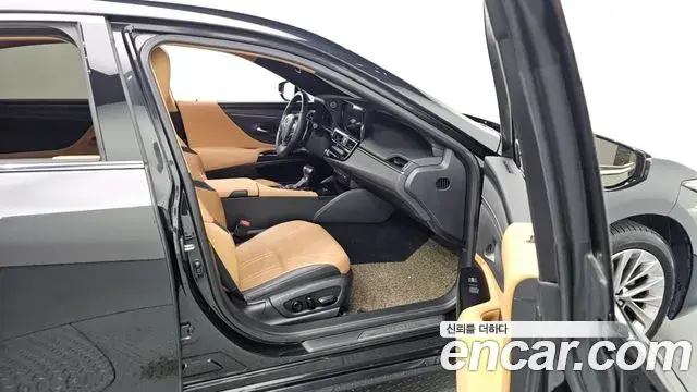 Lexus ES300h 2022 — ფოტო 7/33