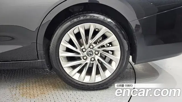 Lexus ES300h 2022 — ფოტო 11/33