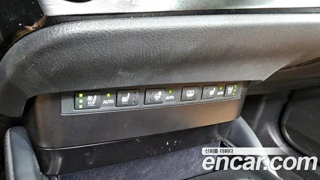 Lexus ES300h 2022 — ფოტო 13/33