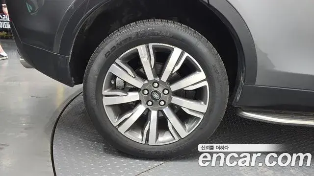 Land Rover Discovery Sport 2018 — ფოტო 26/31