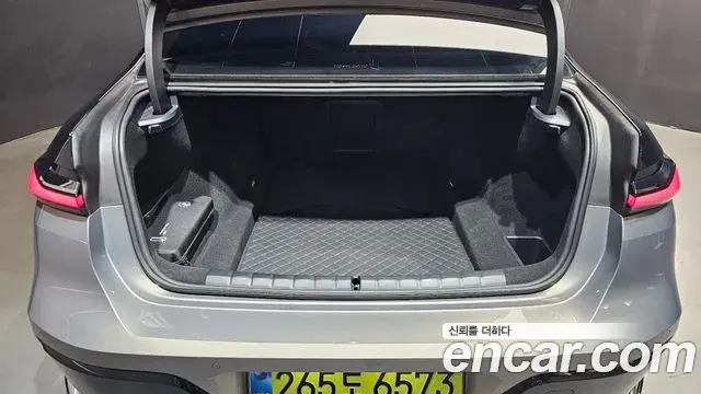 BMW 7 Series 2025 — Şəkil 8/31