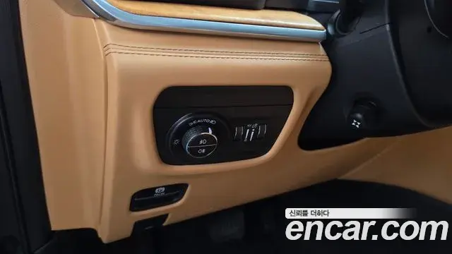 Jeep Grand Cherokee 2022 — Şəkil 32/39