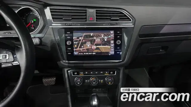 Volkswagen Tiguan 2019 — Şəkil 27/38