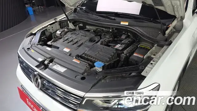 Volkswagen Tiguan 2018 — ფოტო 13/36