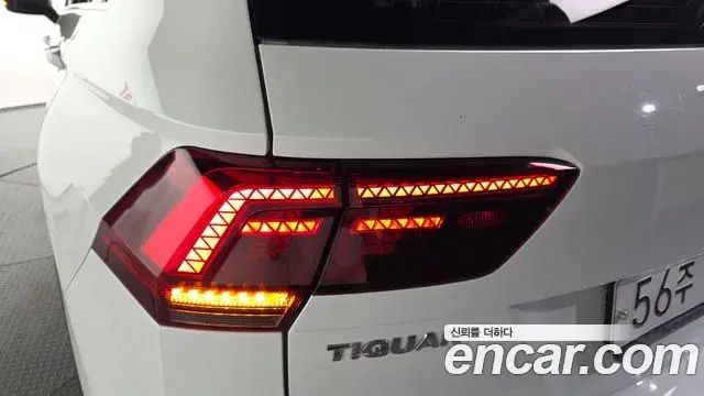 Volkswagen Tiguan 2018 — ფოტო 25/36
