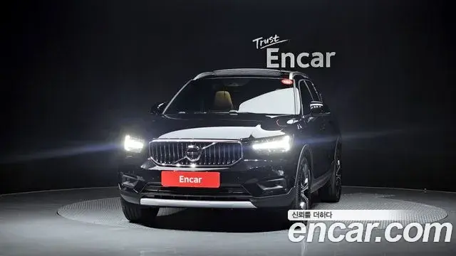 Volvo XC40 2022 — Photo 15/40