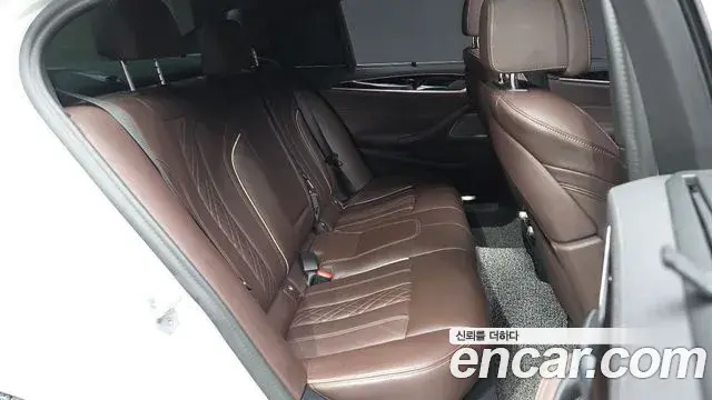BMW 5 Series 2023 — Фото 12/20