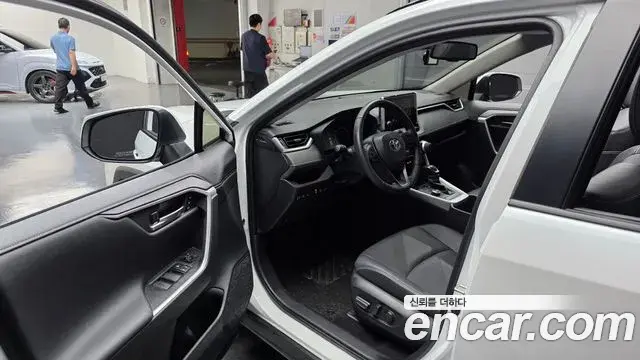 Toyota RAV4 2024 — Şəkil 8/20