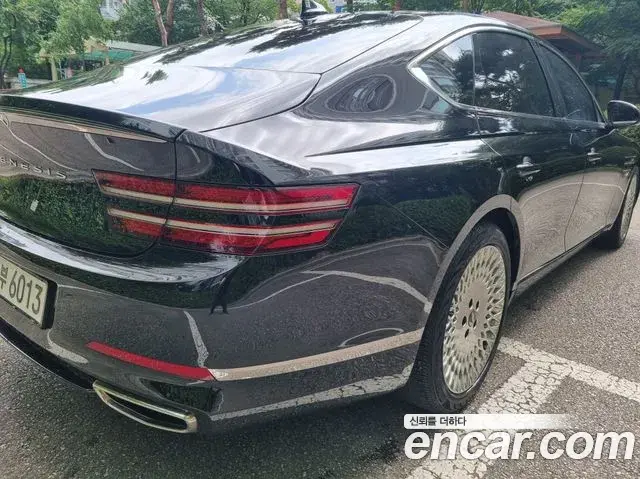 Genesis Electrified G80 2020 — Photo 15/18