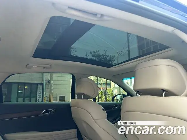 Genesis Electrified G80 2021 — Photo 1/8