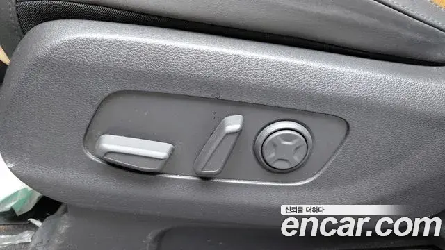Kia Carnival 2021 — ფოტო 30/33