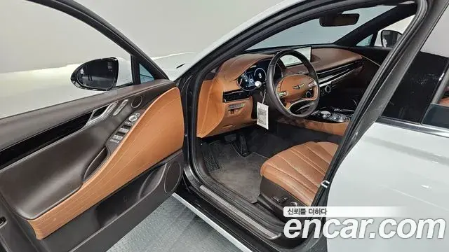Genesis Electrified G80 2023 — Photo 10/20