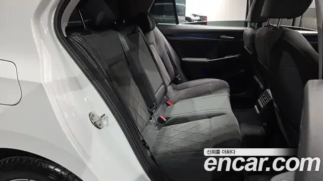 Volkswagen Golf 2022 — Şəkil 30/31