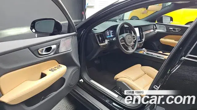 Volvo V60 Cross Country 2025 — Photo 15/38