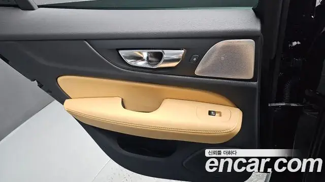 Volvo V60 Cross Country 2025 — Photo 10/38