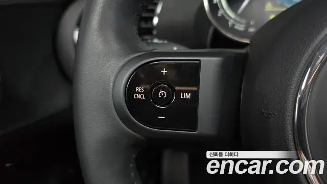 Mini Cooper Clubman 2024 — Photo 17/20