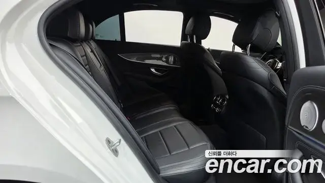 Mercedes-Benz E-Class 2020 — Фото 12/20