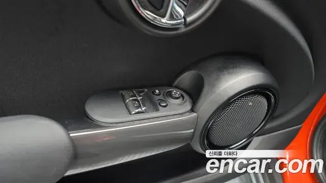 Mini Cooper 2021 — Фото 18/20