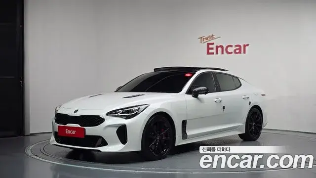 Kia Stinger 2020 — Фото 1/20