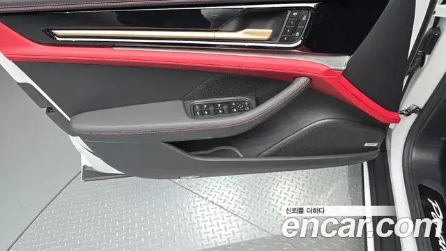 Porsche Panamera 2025 — Şəkil 21/36
