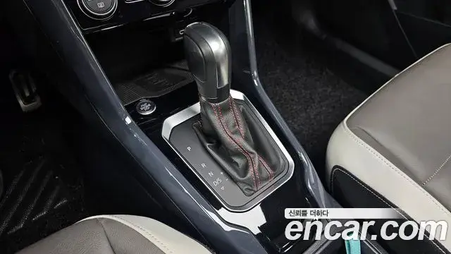 Volkswagen T-Roc 2021 — ფოტო 29/30
