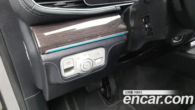 Mercedes-Benz GLE-Class 2021 — Photo 20/20