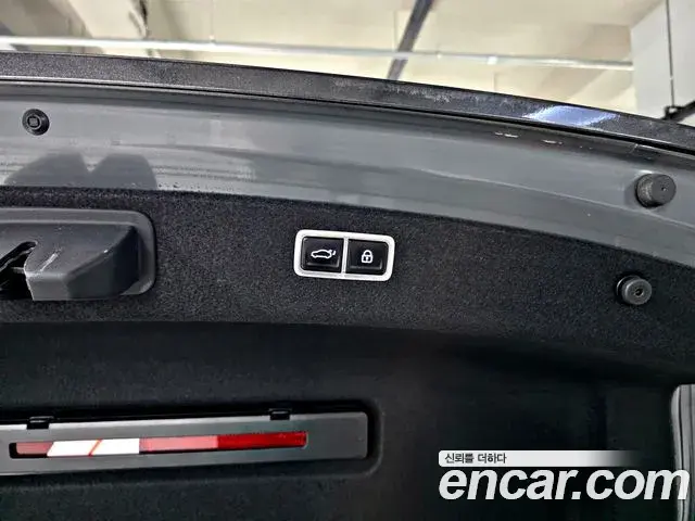 Genesis Electrified G80 2021 — Photo 19/20