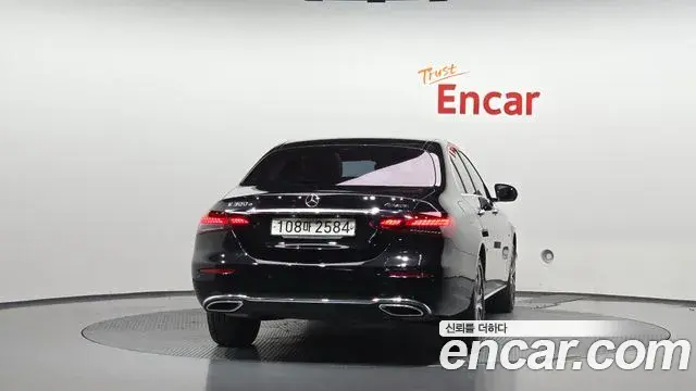 Mercedes-Benz E-Class 2020 — ფოტო 4/20