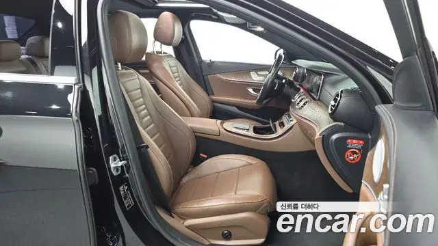 Mercedes-Benz E-Class 2020 — ფოტო 11/20