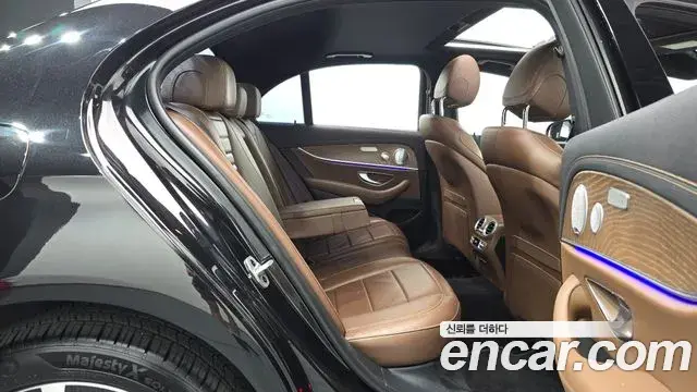 Mercedes-Benz E-Class 2020 — ფოტო 12/20