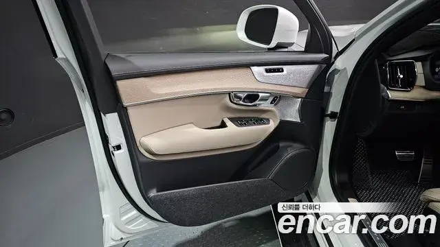 Volvo XC90 2026 — Şəkil 22/31