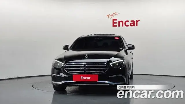 Mercedes-Benz E-Class 2023 — Photo 3/20