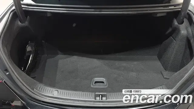 Mercedes-Benz E-Class 2023 — Photo 20/20