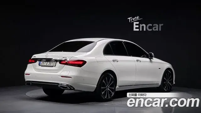 Mercedes-Benz E-Class 2021 — Фото 2/20