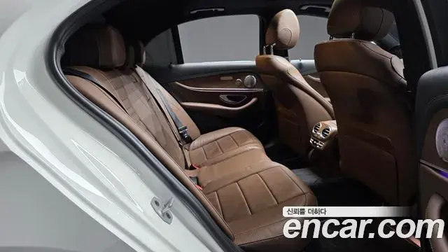Mercedes-Benz E-Class 2021 — Фото 11/20