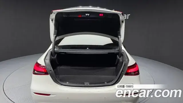 Mercedes-Benz E-Class 2021 — Фото 18/20