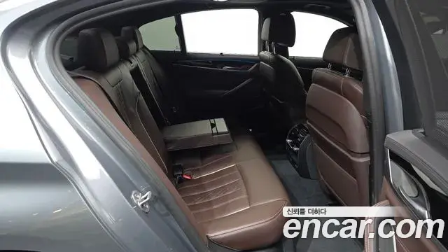BMW 5 Series 2022 — Photo 12/20