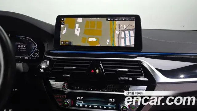 BMW 5 Series 2022 — Photo 14/20
