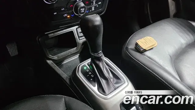 Jeep Renegade 2021 — Фото 9/20