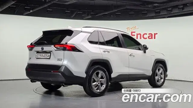 Toyota RAV4 2021 — Şəkil 2/20