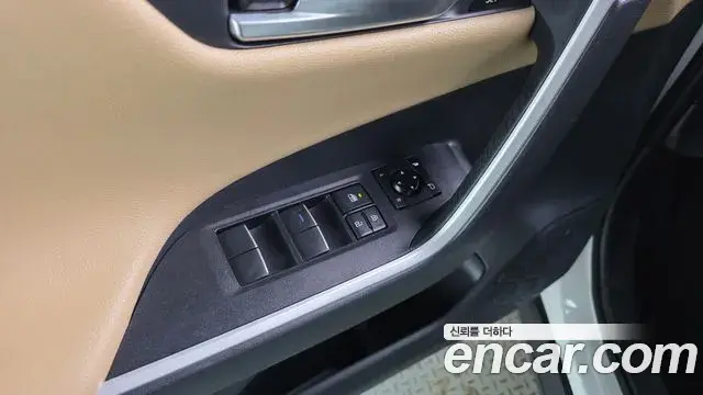 Toyota RAV4 2021 — Şəkil 20/20
