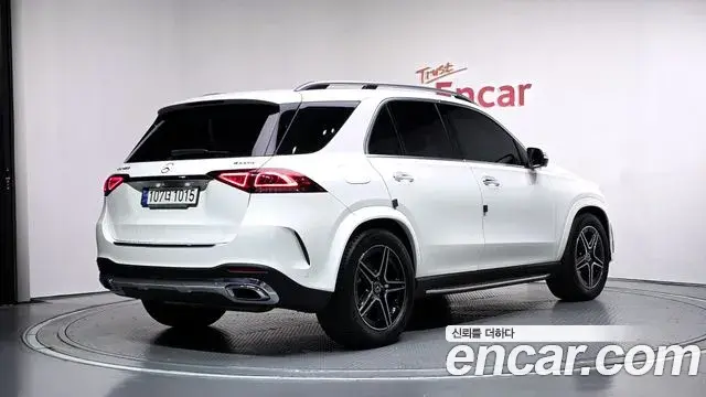 Mercedes-Benz GLE-Class 2021 — Photo 2/20