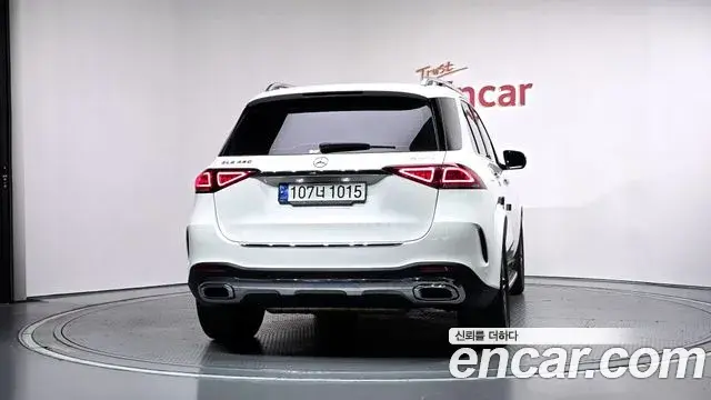 Mercedes-Benz GLE-Class 2021 — Photo 4/20