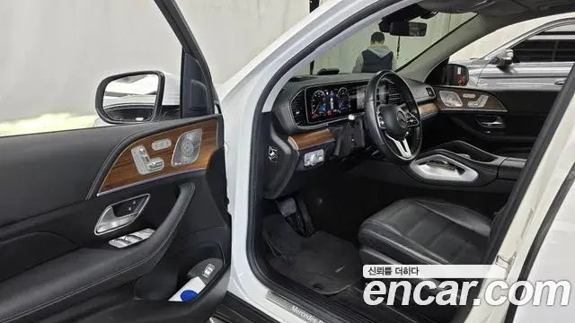 Mercedes-Benz GLE-Class 2021 — Photo 10/20