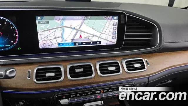 Mercedes-Benz GLE-Class 2021 — Photo 13/20